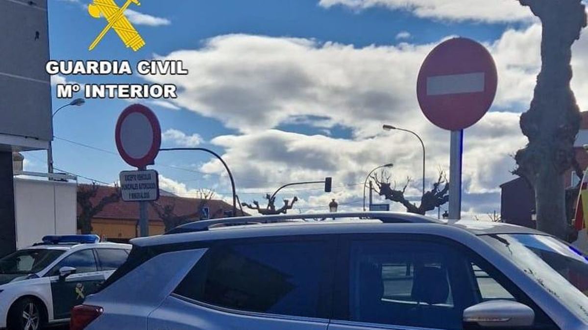 Patrulla de la Guardia Civil en el operativo de búsqueda en Villaquilambre.