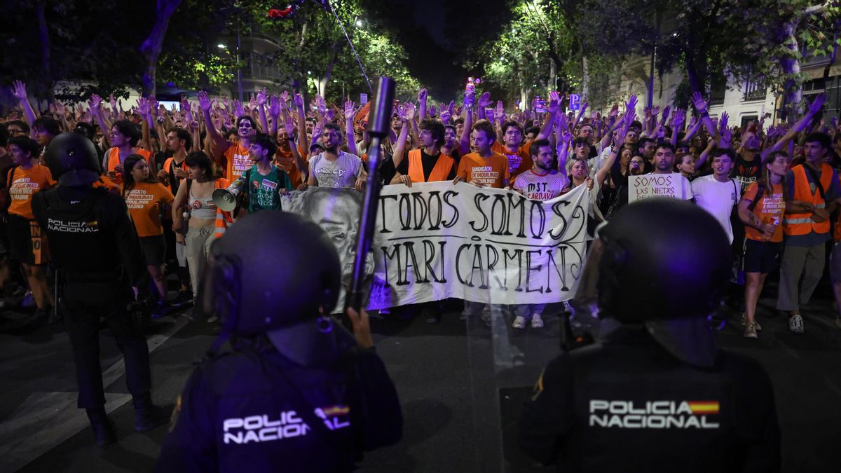 Miles de personas protestan en Madrid contra el desahucio de Maricarmen