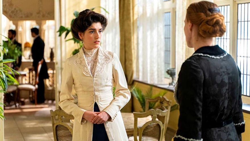 Dos bandos, un posible envenenamiento, nueva directora y primer beso: el avance semanal de 'La Promesa' en TVE