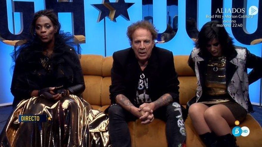 Carolina Sobe junto a Fortu y Yoli, su mujer