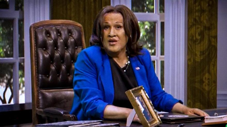 Joaquín Reyes parodia a Kamala Harris en 'El Intermedio', "la esperanza tiramisú de América" para "la people con rollazo"