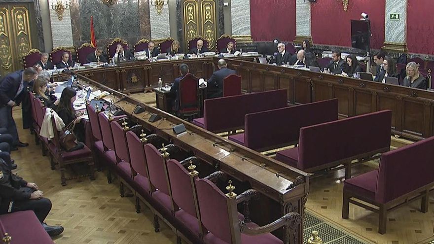 Dos mandos de la Unidad Central Operativa (UCO) de la Guardia Civil han defendido este lunes en el Tribunal Supremo su tesis de que el empresario Víctor de Aldama tenía "a sueldo" al exministro y exdiputado por Valencia José Luis Ábalos a través de su exasesor Koldo García, que cobraba "de manera regular" y gestionaba su patrimonio. EFE/ Tribunal Supremo SÓLO USO EDITORIAL / SÓLO DISPONIBLE PARA ILUSTRAR LA NOTICIA QUE ACOMPAÑA (CRÉDITO OBLIGATORIO)