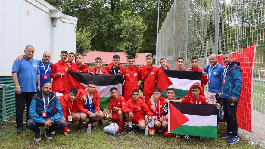 Un equipo de fútbol palestino compite en la Donosti Cup con un mensaje contra la guerra: “Nos están matando, no dejéis de hablar de ello”