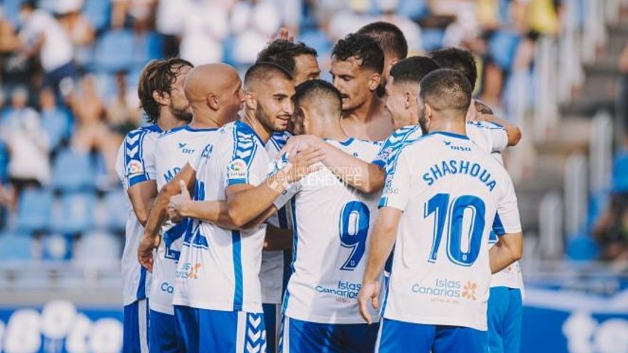 El CD Tenerife, uno de los tres conjuntos que continúan invictos