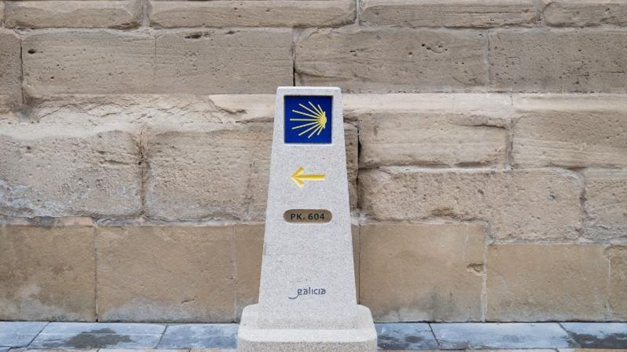 Logroño cruce de caminos: un nuevo monolito en La Redonda recuerda el camino hacia Santiago a los peregrinos