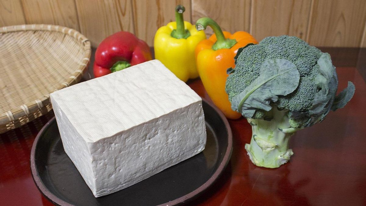 El tofu puede aportar cremosidad y es una opción válida para dietas veganas