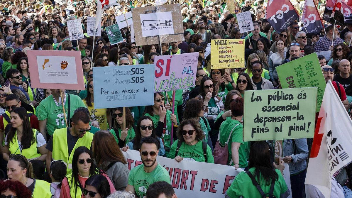 Los docentes crean una 'caja de resistencia' para aportaciones solidarias que mitiguen el impacto económico de la huelga