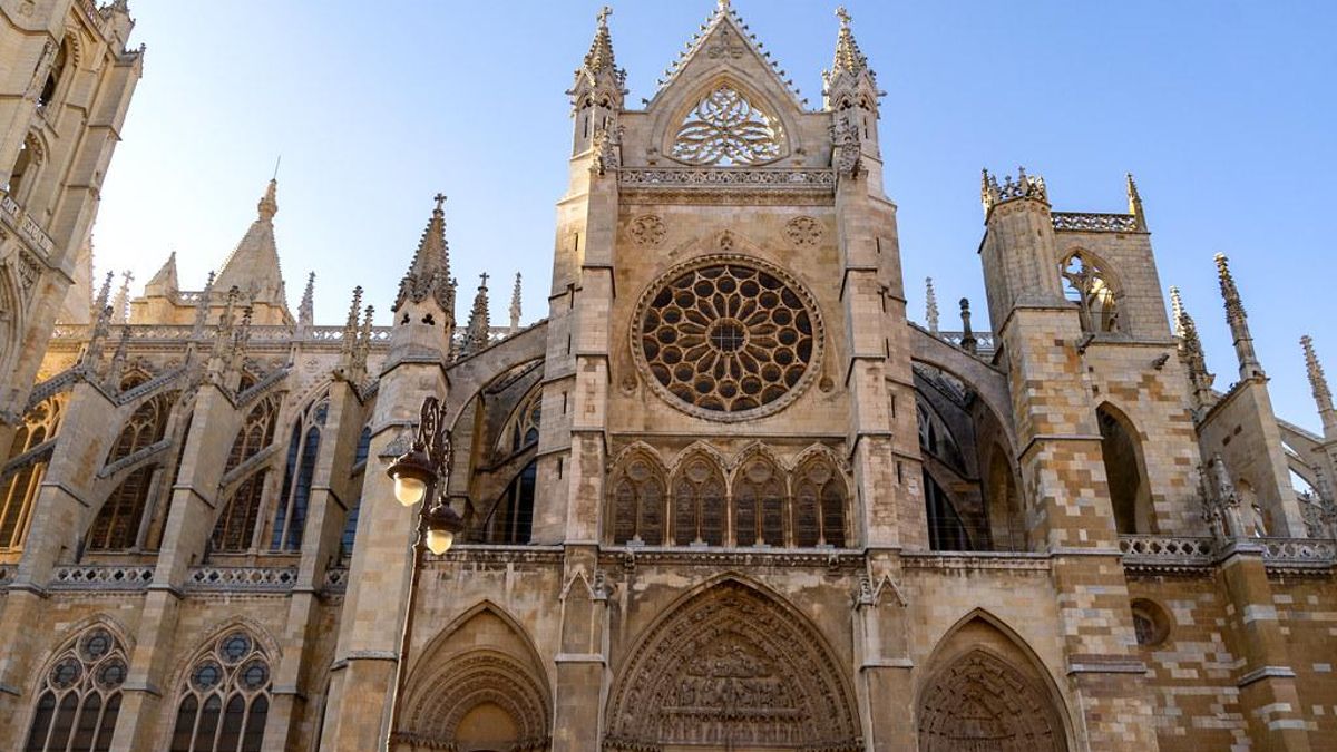 La historia de Laviña: el hombre que dejó la catedral de León herida de muerte