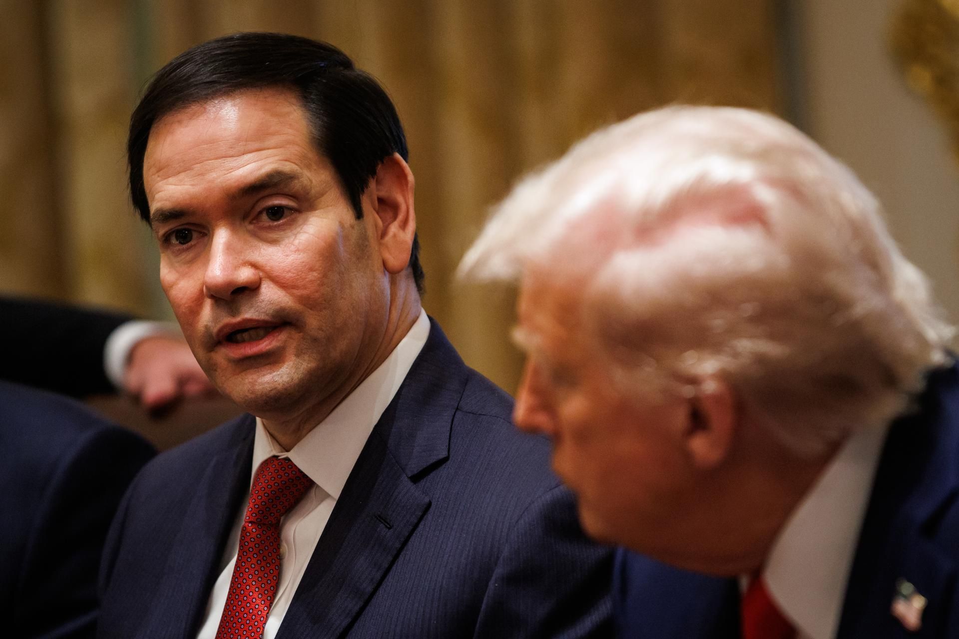 Marco Rubio junto a Donald Trump.