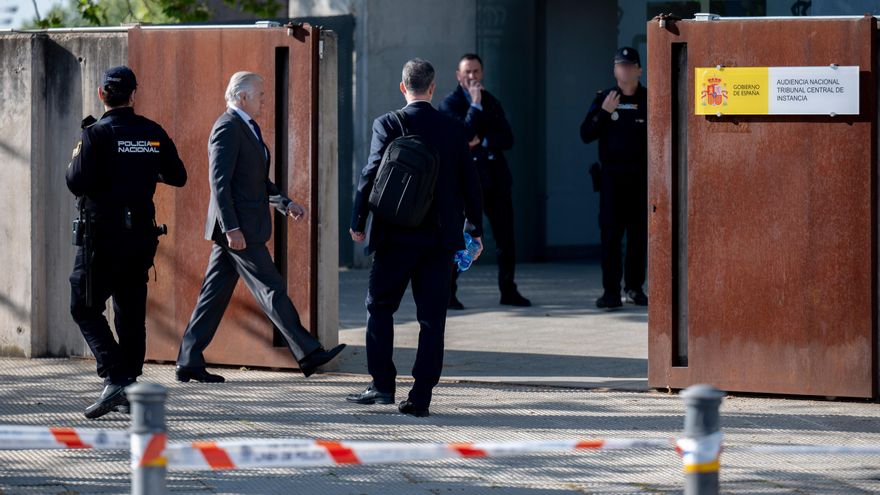 El extesorero del PP, Luis Bárcenas, a su llegada a la Audiencia Nacional, a 20 de abril de 2026, en San Fernando, Madrid.