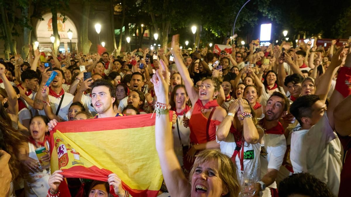 Hinchas españoles estarán en el MetLife este domingo. 
