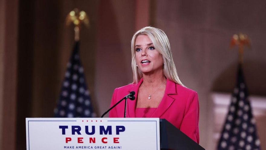 Quién es Pam Bondi, la seguidora fiel de Trump que será la nueva fiscal general de Estados Unidos