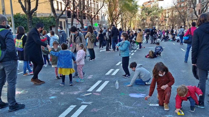 Galería: las familias conquistan las calzadas en la primera revuelta escolar de Madrid