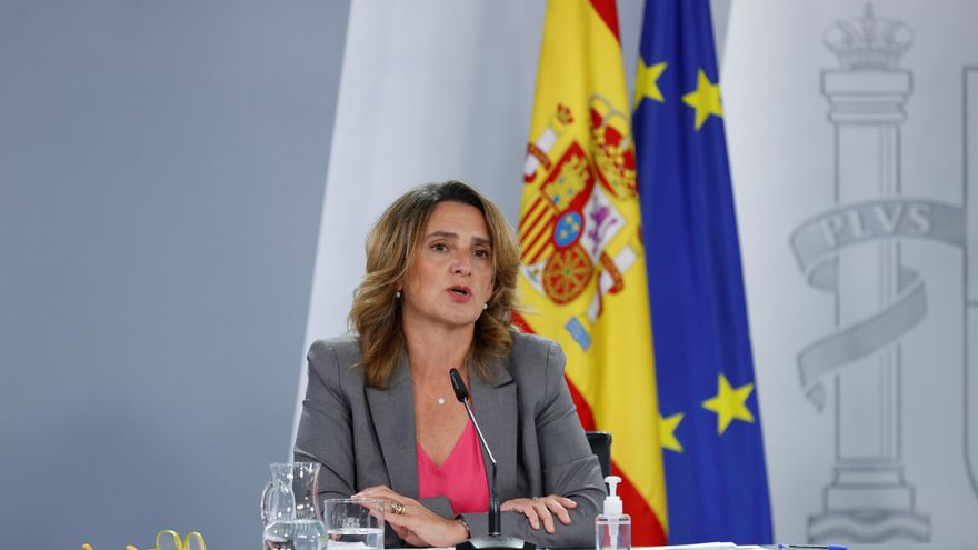 La vicepresidenta tercera y ministra para la Transición Ecológica y el Reto Demográfico, Teresa Ribera, durante la rueda de prensa posterior a la reunión del Consejo de Ministros de este pasado martes. EFE/Javier Lizón