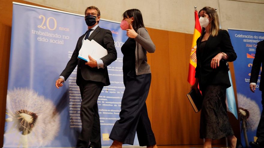 El presidente de la Xunta, Alberto Núñez Feijóo y la conselleira de Empleo e Igualdad, María Jesús Lorenzana, acompañados de la alcaldesa de Lugo, Lara Méndez (d), momentos antes participar en la celebración del vigésimo aniversario de Alar Galicia. EFE/ Eliseo Trigo