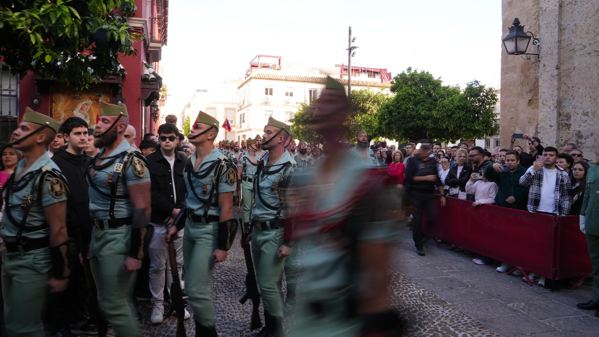 El vía crucis de La Caridad, en imágenes