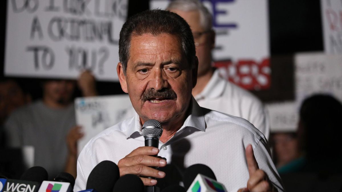 El congresista demócrata Jesus 'Chuy' García durante la rueda de prensa de este viernes.