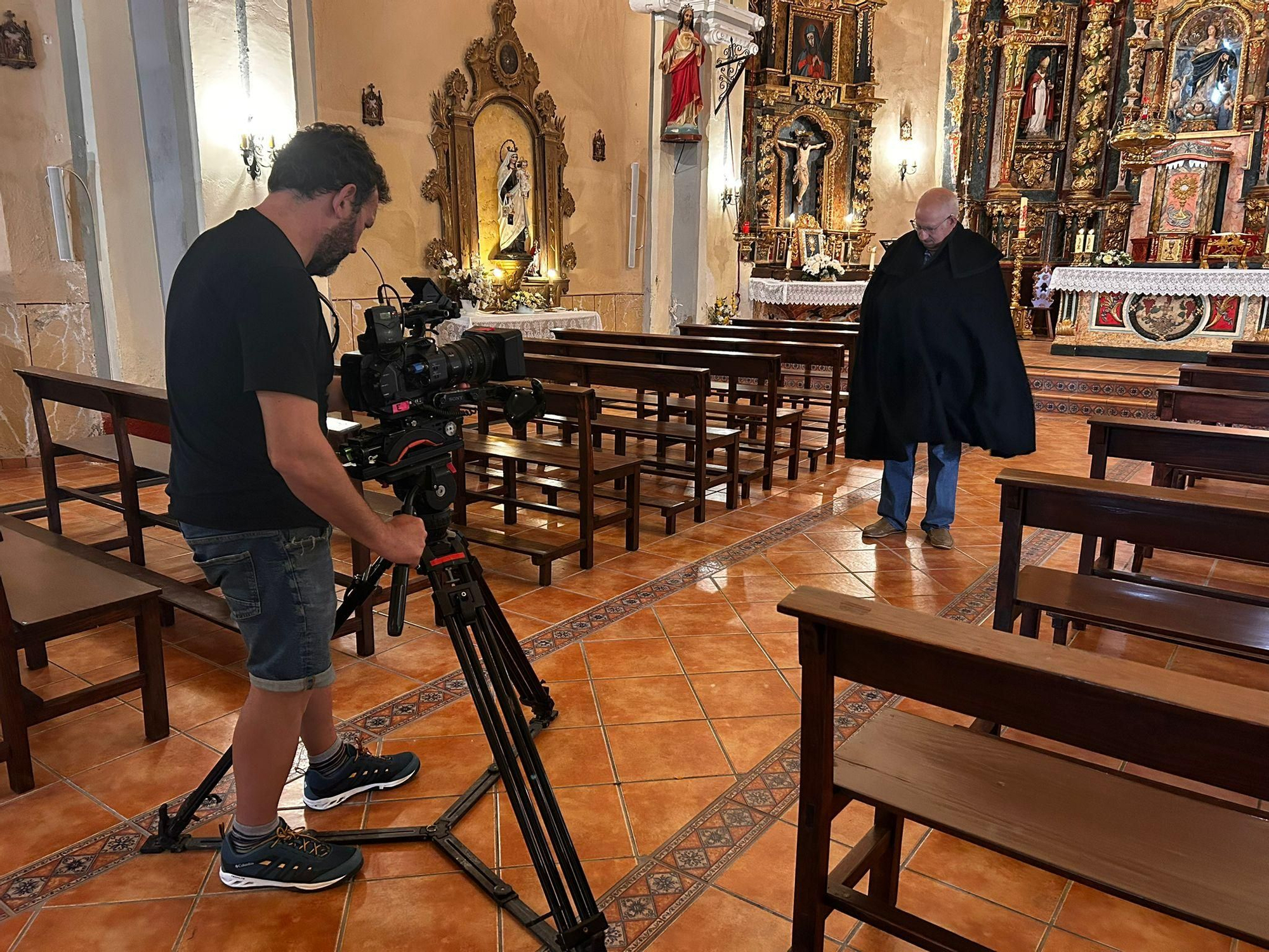 Un momento de la grabación en la iglesia de Setiles, en Guadalajara