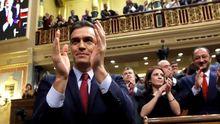 Pedro Sánchez tras ser investido en el Congreso.
