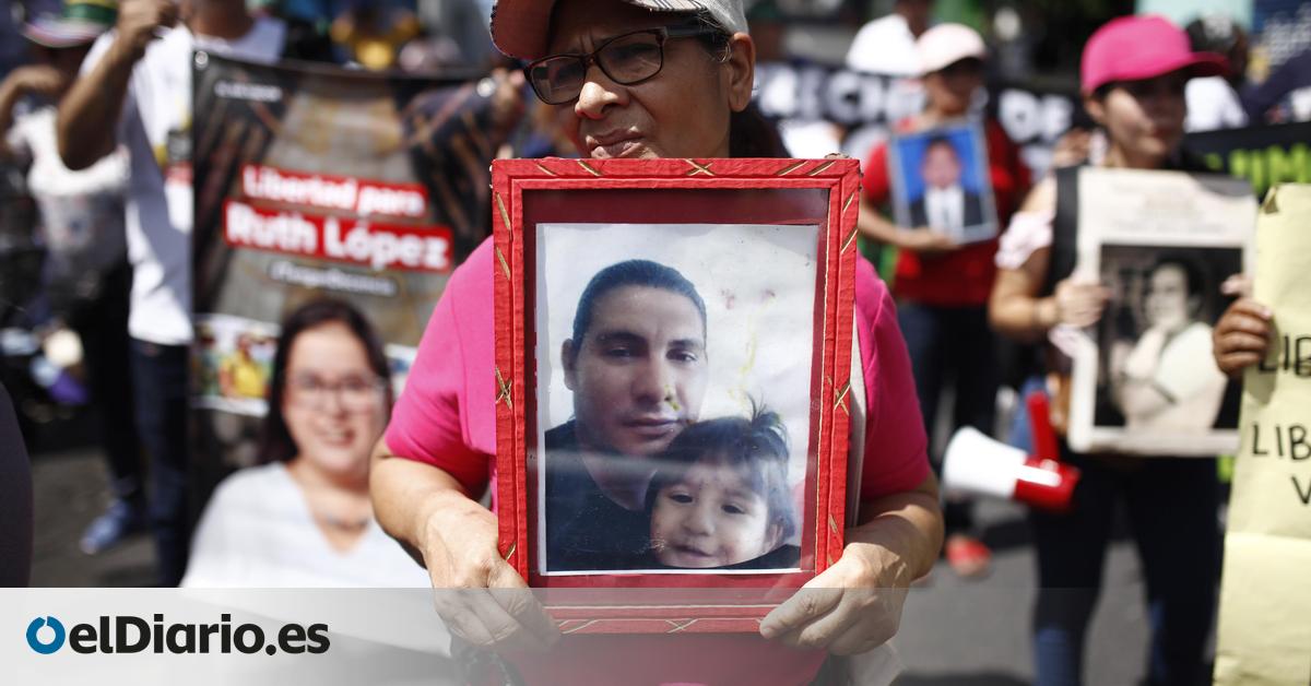 Bukele se ceba con los periodistas en su deriva autoritaria en El Salvador: “La gente renuncia por temor”