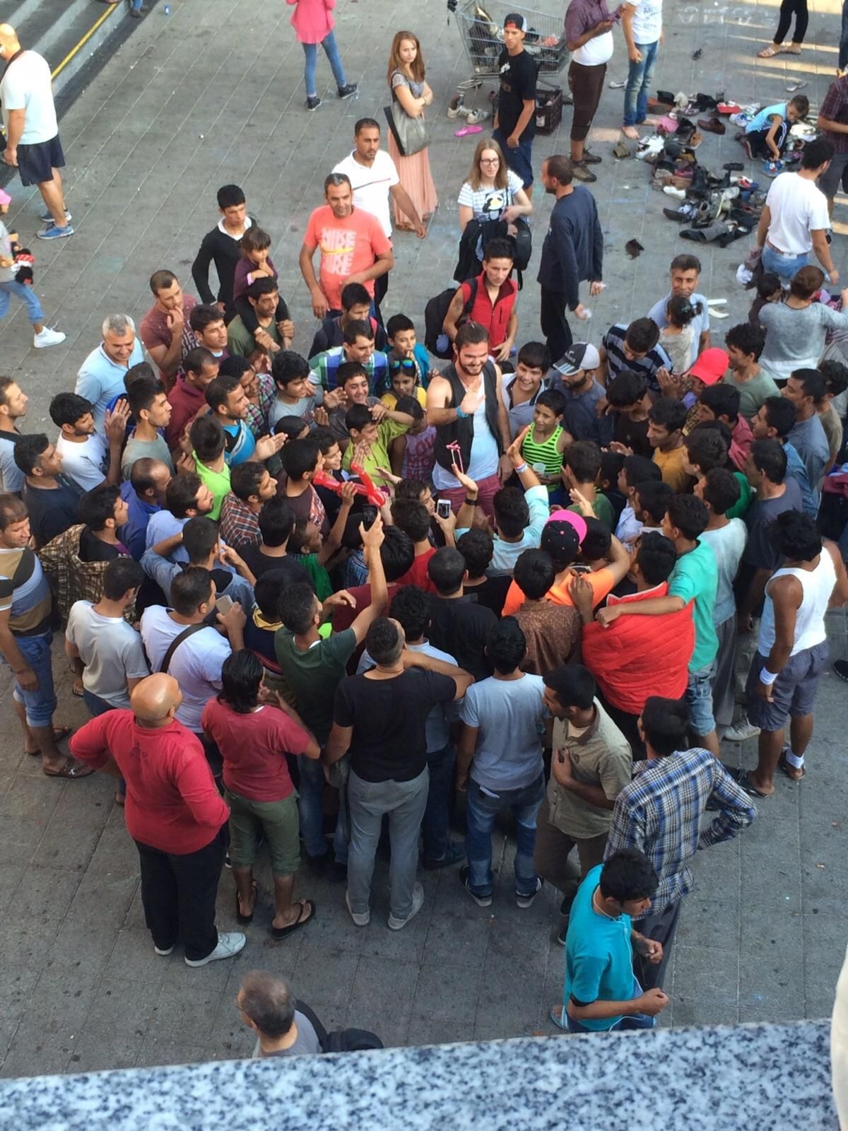Refugiados en la estación de Keleti (LAURA ACOSTA)