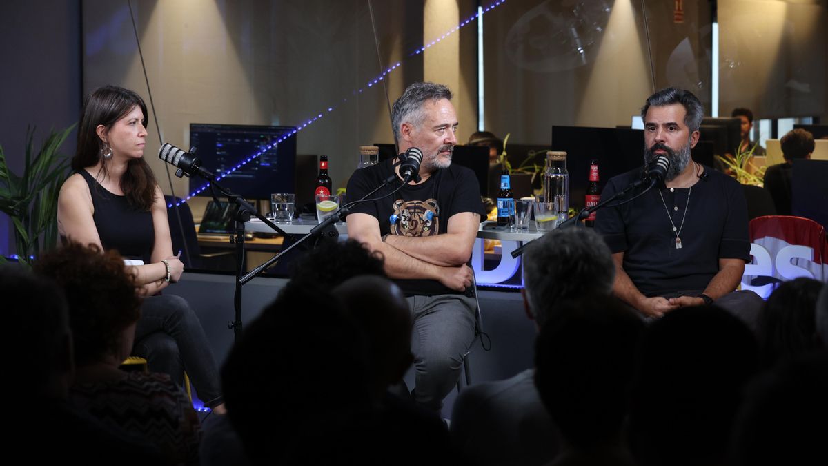 Santi Balmes y Julián Saldarriaga, en la redacción de elDiario.es