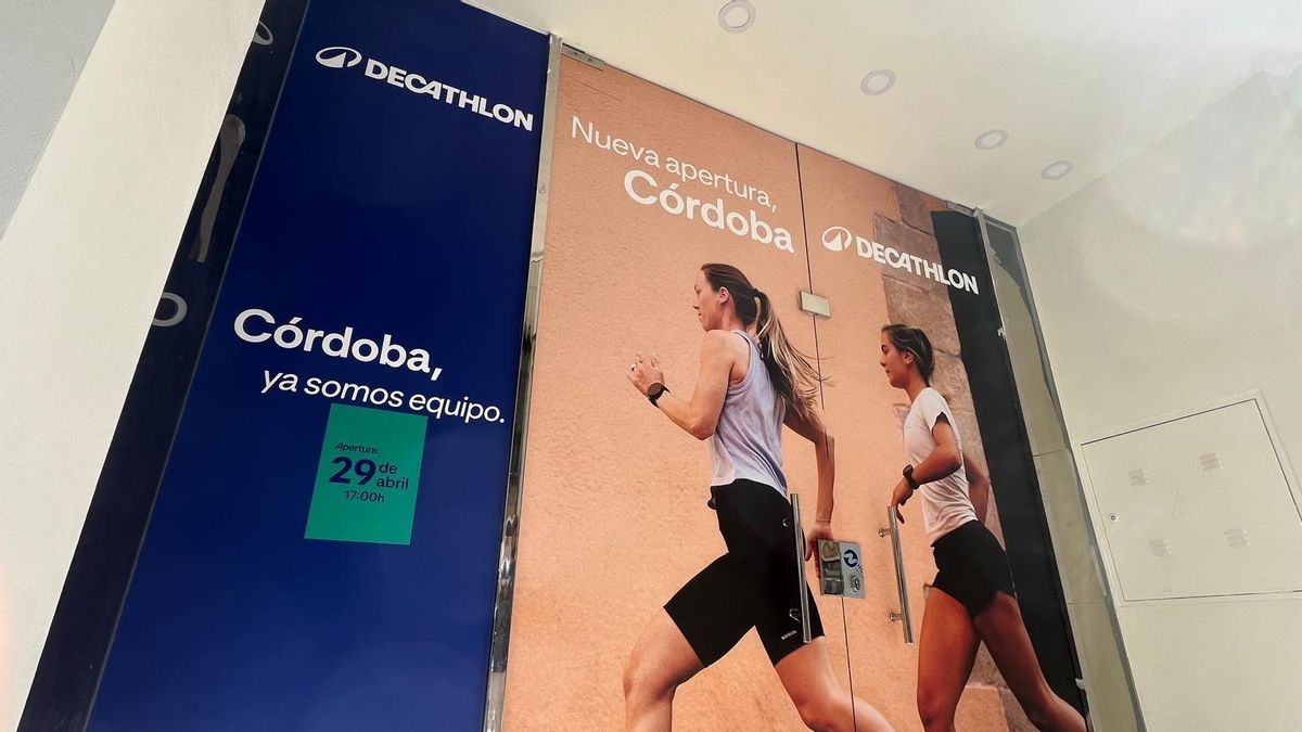 Puerta de la nueva tienda de Decathlon
