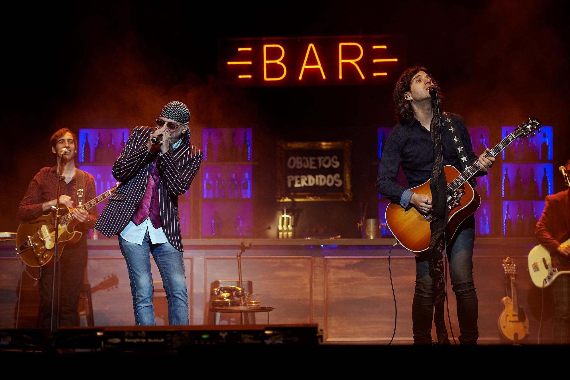 El Drogas se sumó a la fiesta de Rulo y La Contrabanda cantando 'Tu alambre'. | EL REY LAGARTÓN