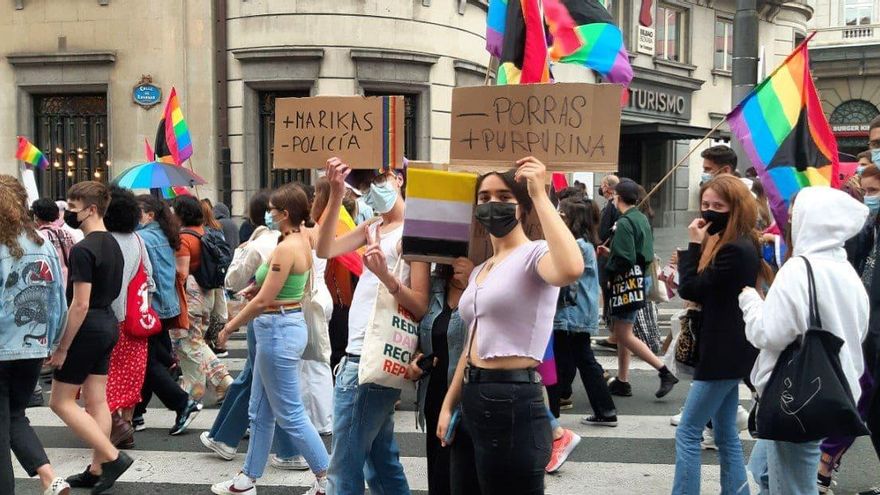 Las calles vascas se tiñen de arcoíris en el Día del Orgullo