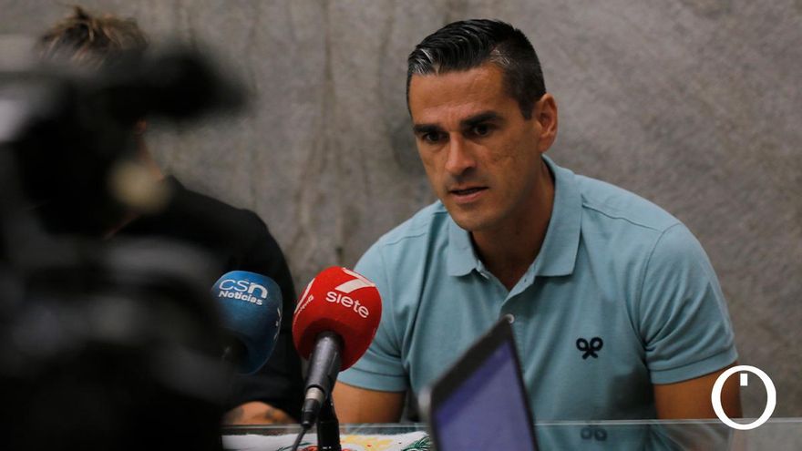 Juanito: "La composición de la plantilla está viva"