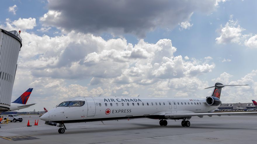 Autoridades canadienses declaran ilegal la huelga de auxiliares de vuelo de Air Canada