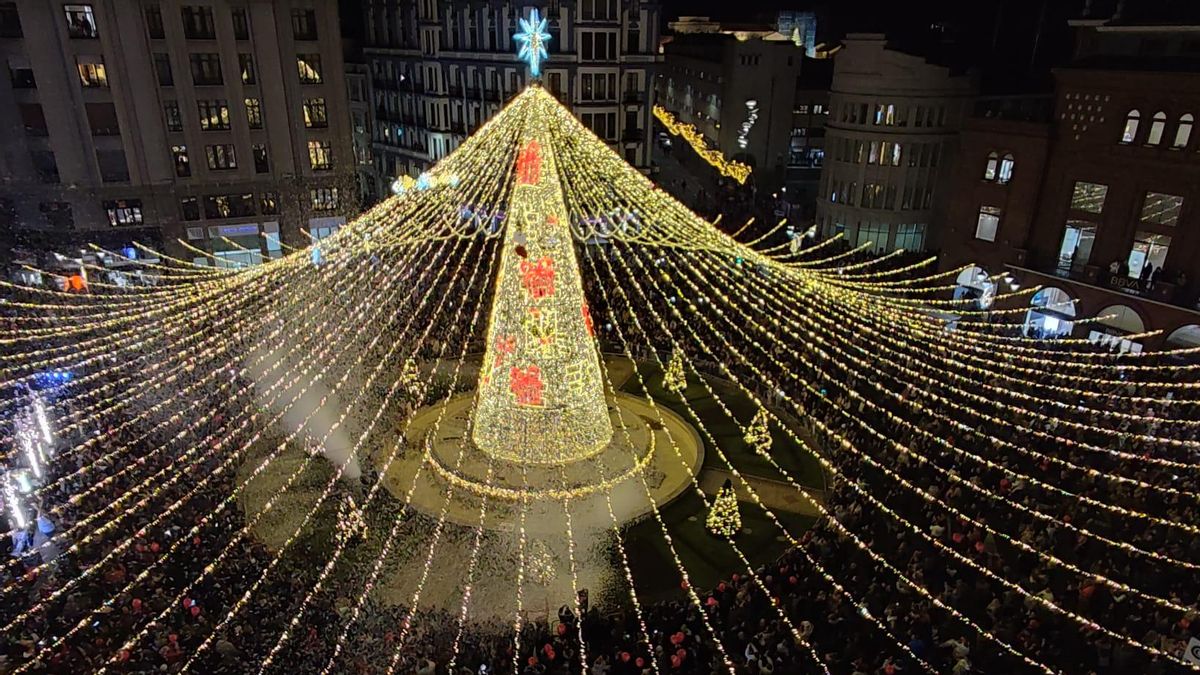 Las imágenes de cómo brilla la Navidad en el centro de León