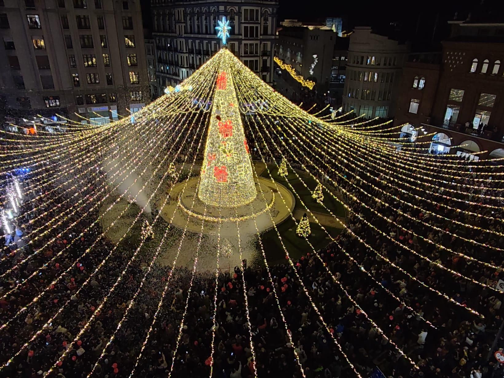 Las imágenes de cómo brilla la Navidad en el centro de León