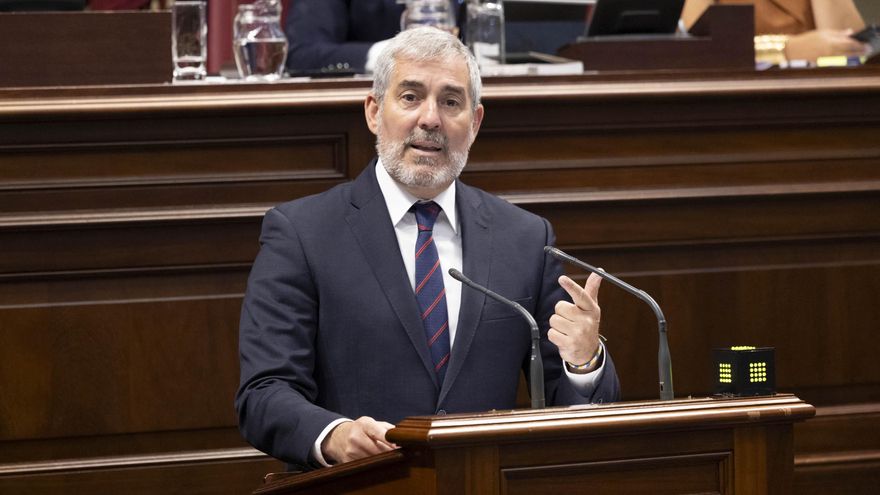 Clavijo reclama negociar el reparto de menores con el Gobierno, con el PP y con Junts