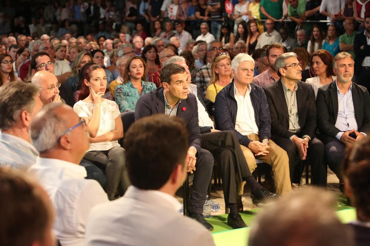 Acto de precampaña de Pedro Sánchez en LPGC. (ALEJANDRO RAMOS)