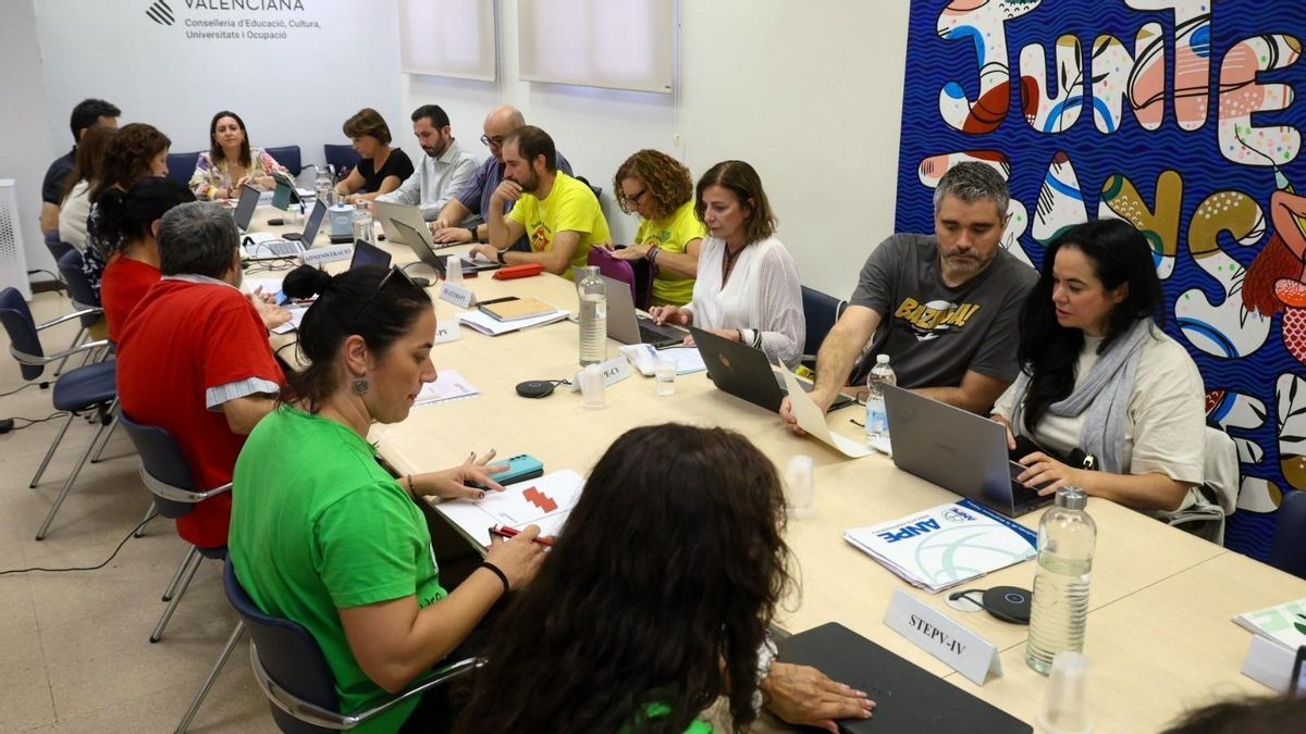 Educación propone redistribuir 1.249 plazas de inclusión mientras los sindicatos exigen más recursos y su aplicación inmediata