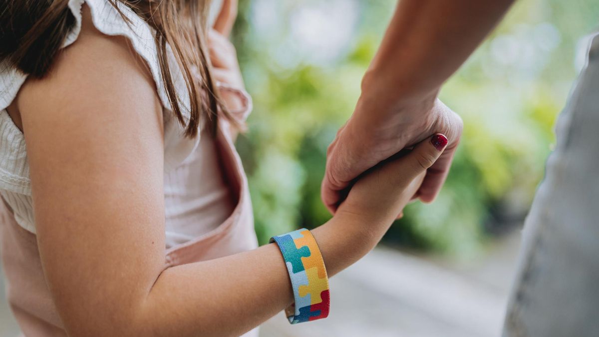 Por qué algunos niños solo quieren estar con sus padres durante las vacaciones