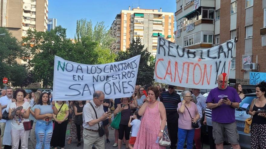 La lucha contra un cantón de limpieza proyectado a 8 metros de sus casas une a los vecinos del barrio de La Paz