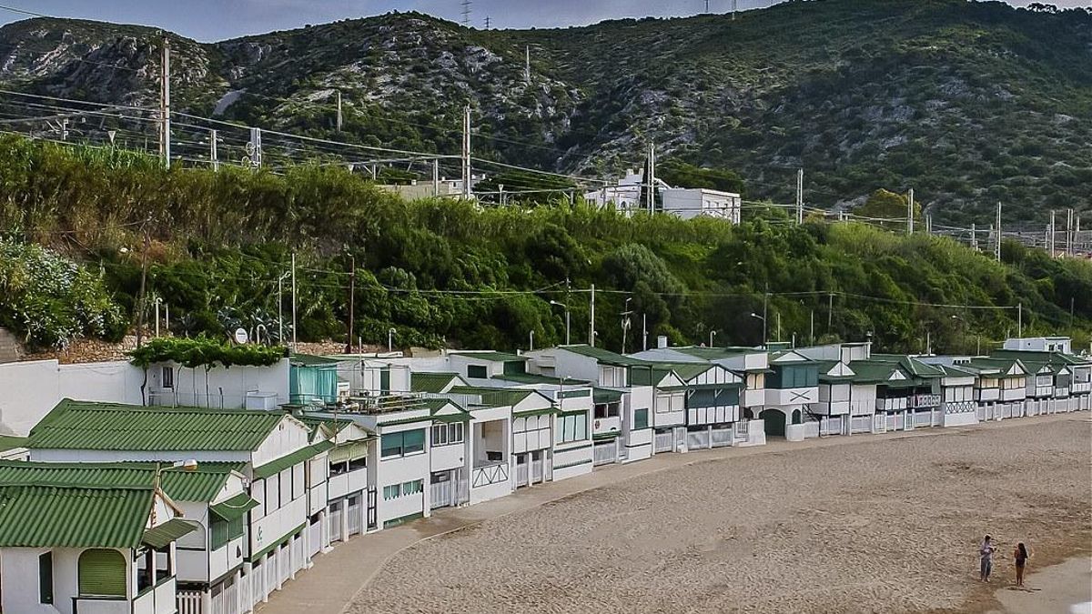 La playa catalana que ha sido declarada recientemente Bien de Interés Cultural por su toque retro