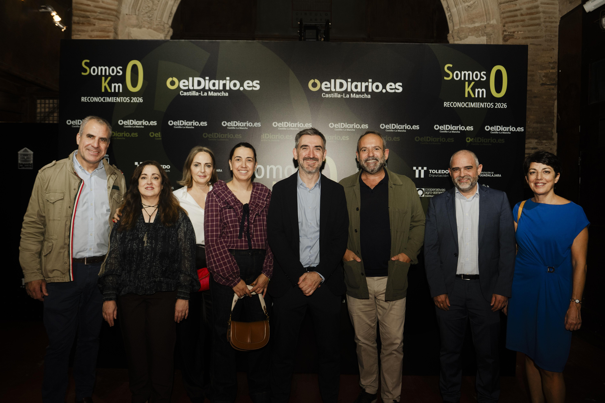 Carmen Bachiller, Ignacio Escolar y Rosalía Lloret con patrocinadores de los Reconocimientos 'Somos Km0''