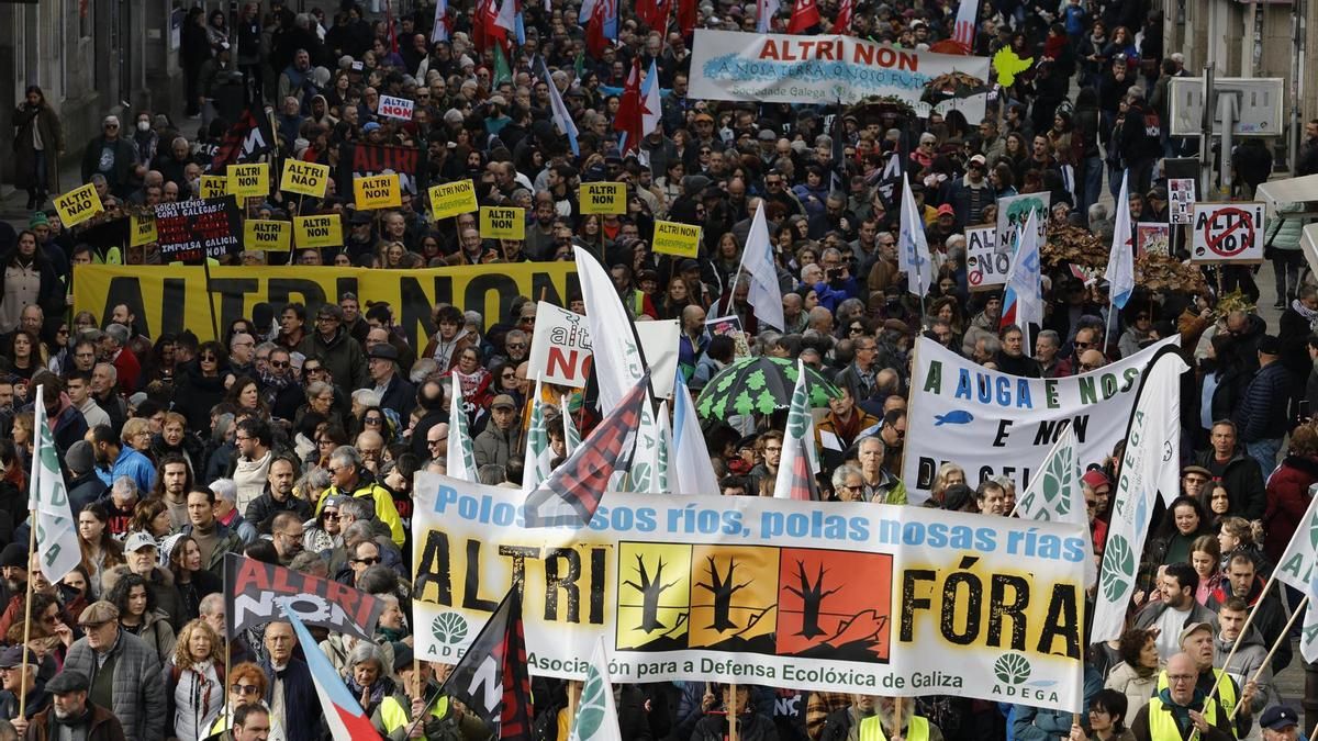 Manifestación en Santiago de Compostela contra la macroplanta de Altri el 14 de diciembre de 2025