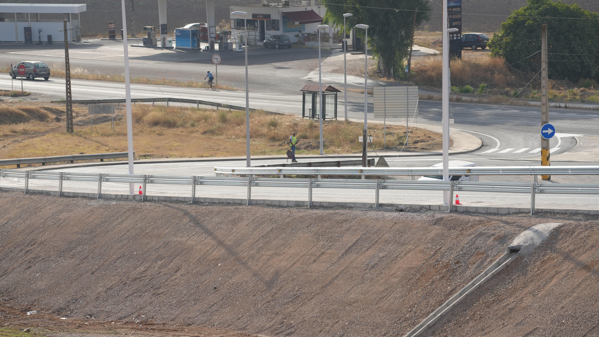 Bellido visita las obras de acceso al cementerio de Nuestra Señora de La Fuensanta