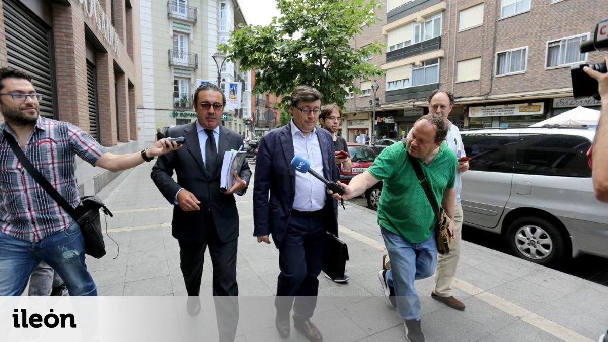 El juez imputa a 17 personas, dos ex altos cargos de la Junta, por la ...