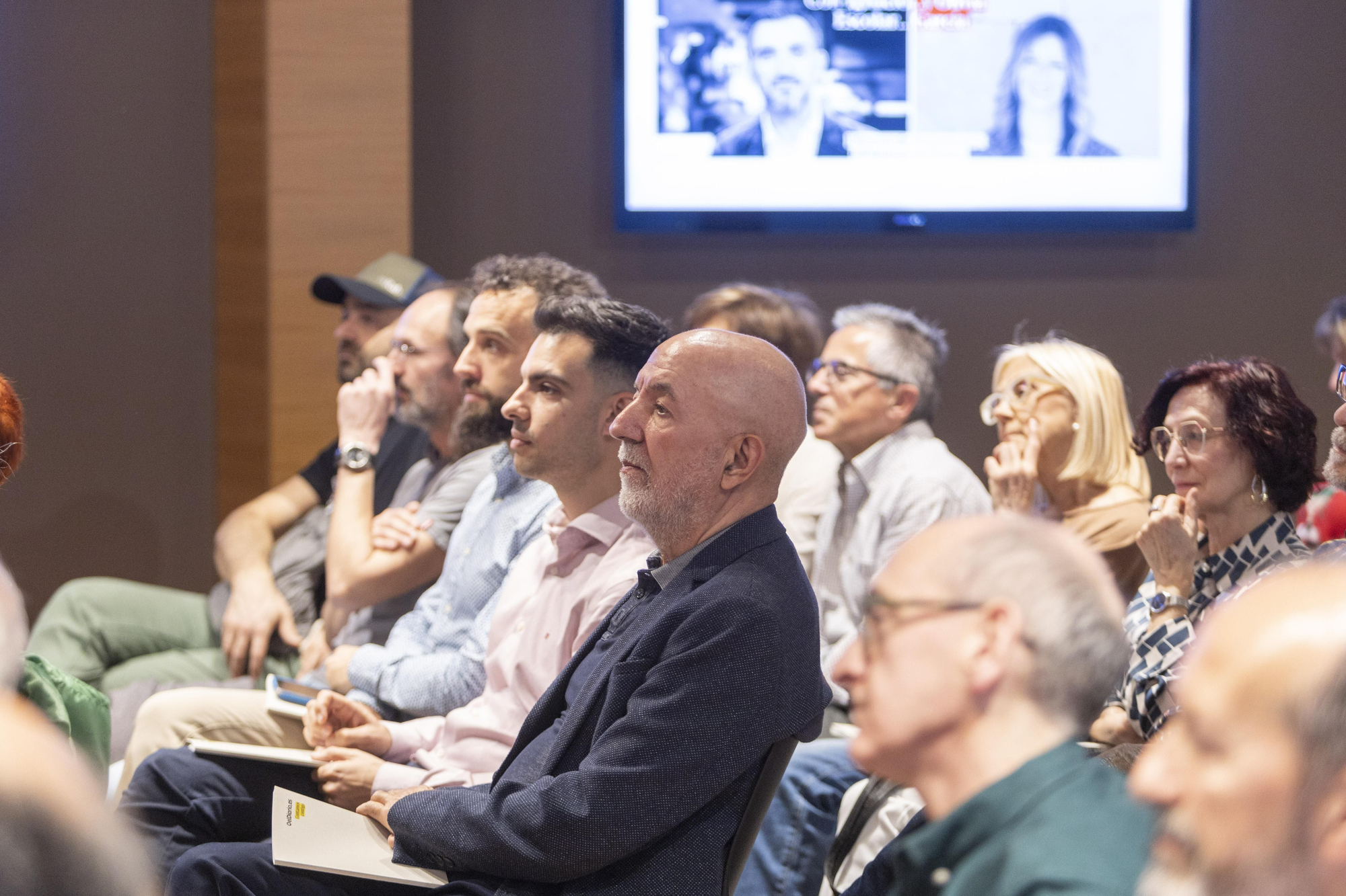 Público asistente al encuentro con socios de Logroño