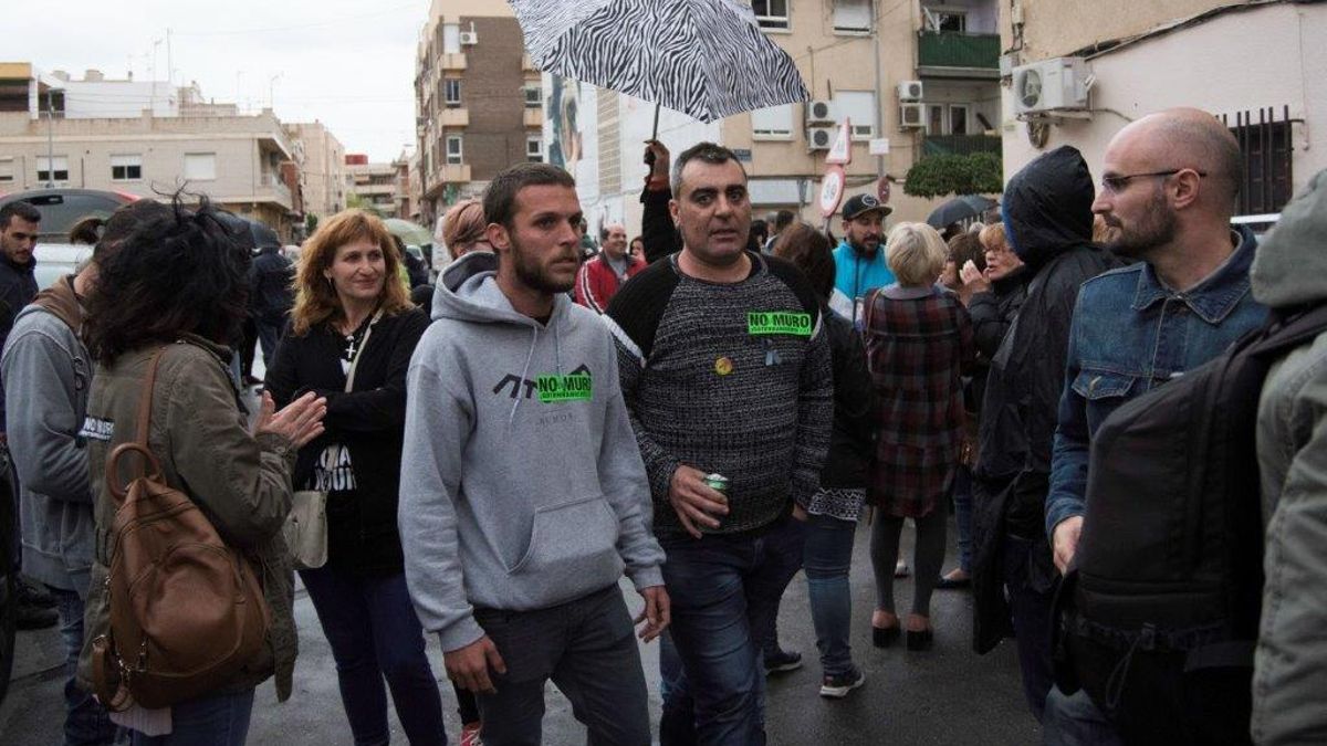 FOTOGALERÍA | Murcianos y catalanes se manifiestan en las vías en contra del AVE sin soterrar