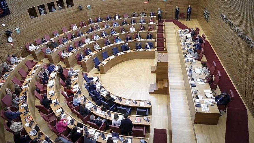 Uno de cada cinco diputados de las Corts declara entre tres y siete viviendas en propiedad