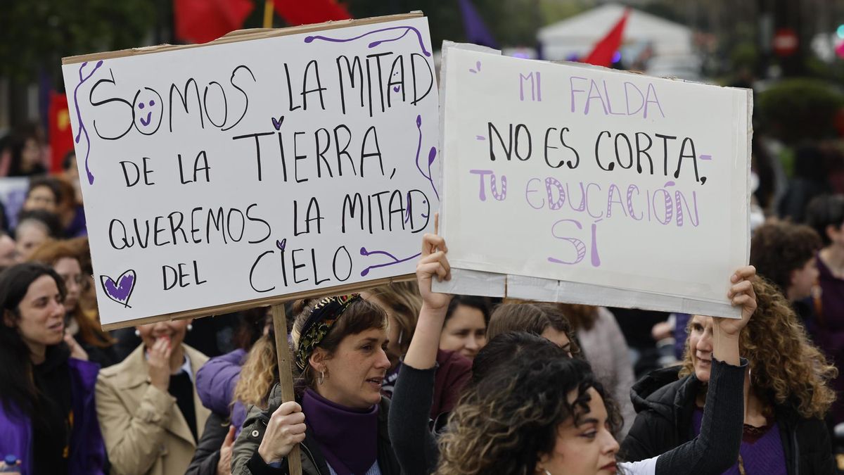 Manifestación de la Assemblea Feminista de Valencia por el 8M.