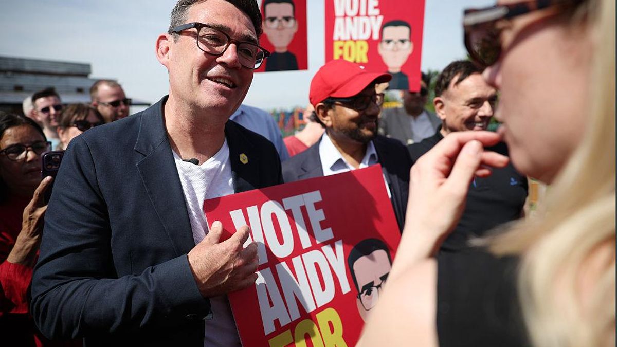 El alcalde de Manchester se enfrenta a la extrema derecha en la batalla que puede decidir al nuevo primer ministro británico