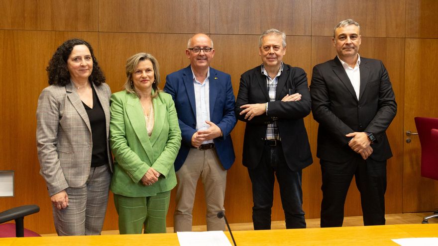 El sindicato mayoritario entre los funcionarios acusa a la Xunta de fraude de ley en el nombramiento de la prima de Feijóo