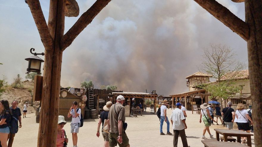 El incendio en Toledo que obligó a desalojar a más de 3.000 personas del parque Puy du Fou pasa a nivel cero